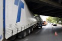 LKW blieb unter Bruecke haengen Koeln Ehrenfeld Innere Kanalstr Hornstr P060